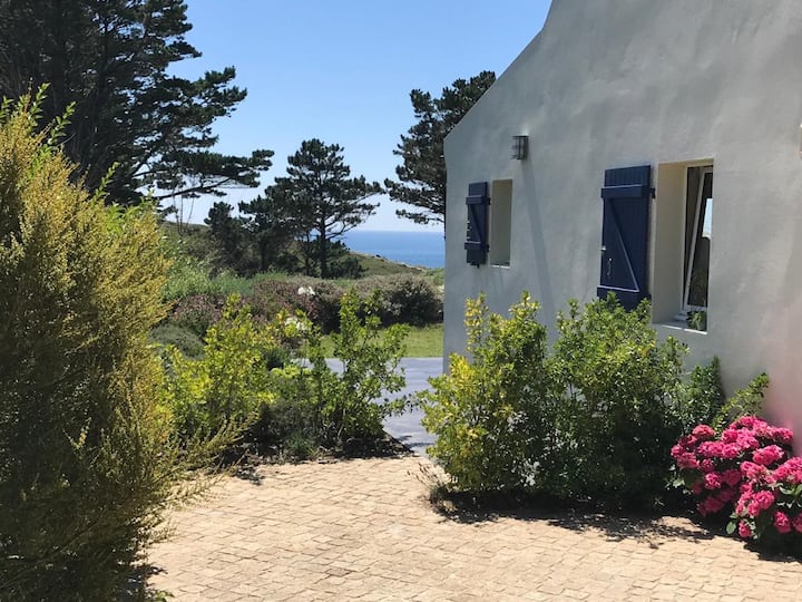 Le pignon Est avec parking